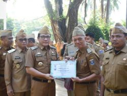 Wali Kota Wahdi Serahkan Penghargaan ASN dan Non-ASN Terbaik Triwulan IV 2024